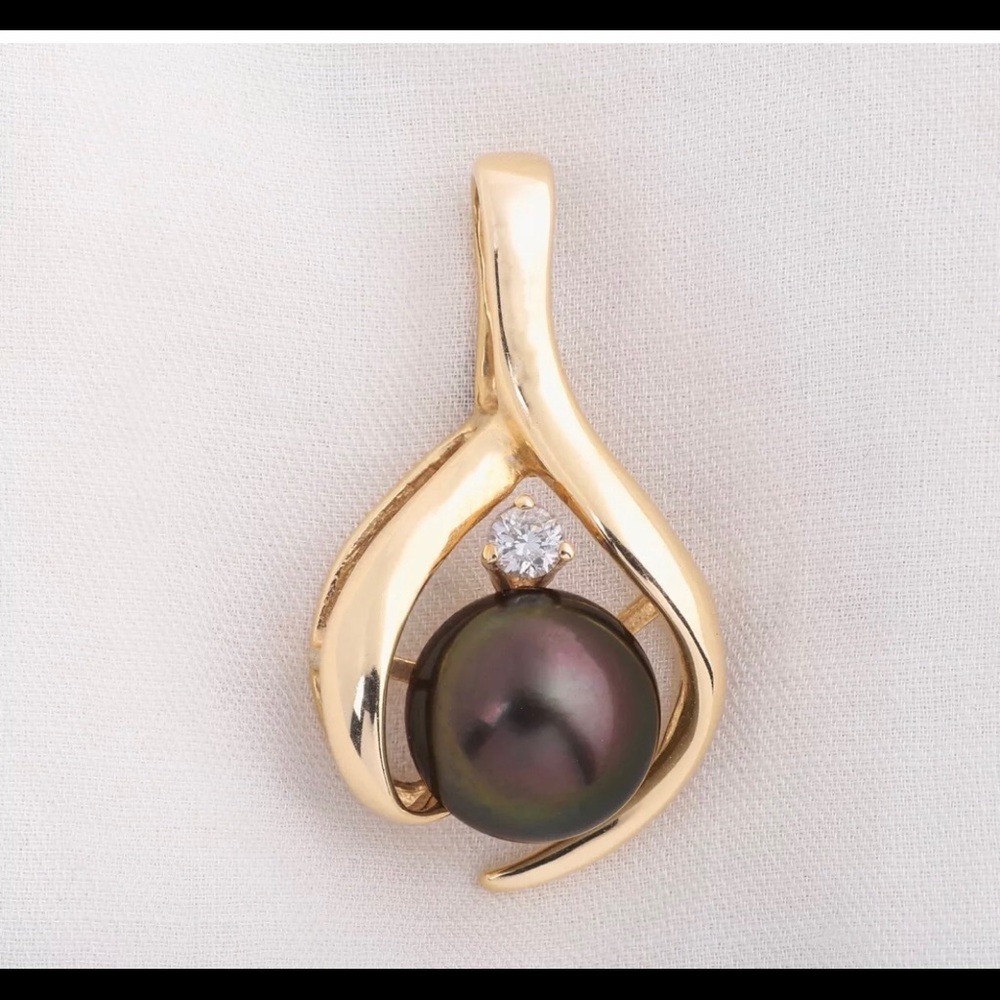 Custom pearl and diamond pendant